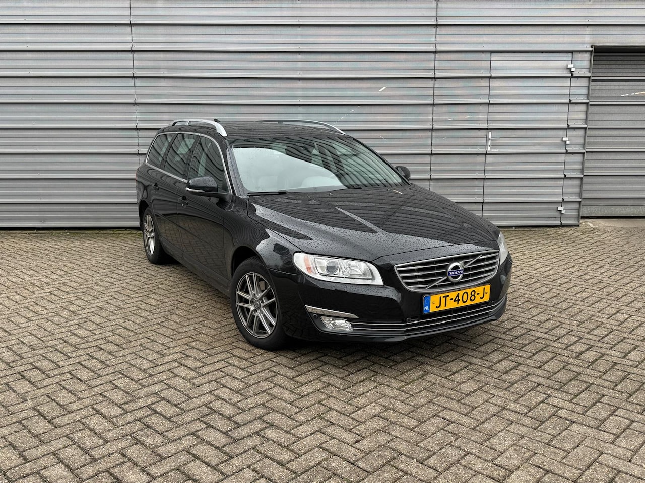 Volvo V70 - T4 190PK Polar+ | Schuifdak | Trekhaak | Parkeerverw. | Estate Line - AutoWereld.nl