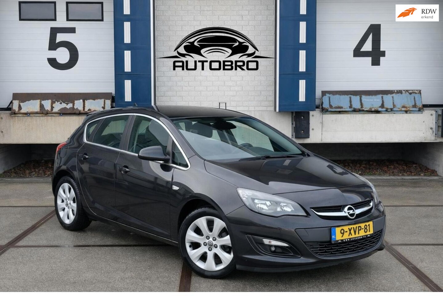 Opel Astra - 1.4 Turbo Blitz 1.4 Turbo Blitz ( 140pK+Navi+Trekhaak+Dealer Onderhoud+NAP ) - AutoWereld.nl
