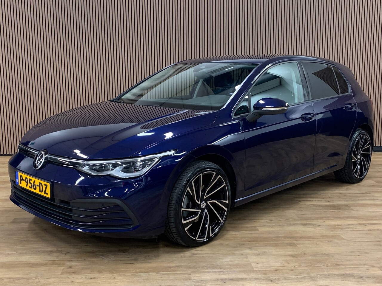 Volkswagen Golf - 1.5 eTSI R-Line|LED|Automaat|Sfeerverlichting|Carplay|19 Inch| - AutoWereld.nl