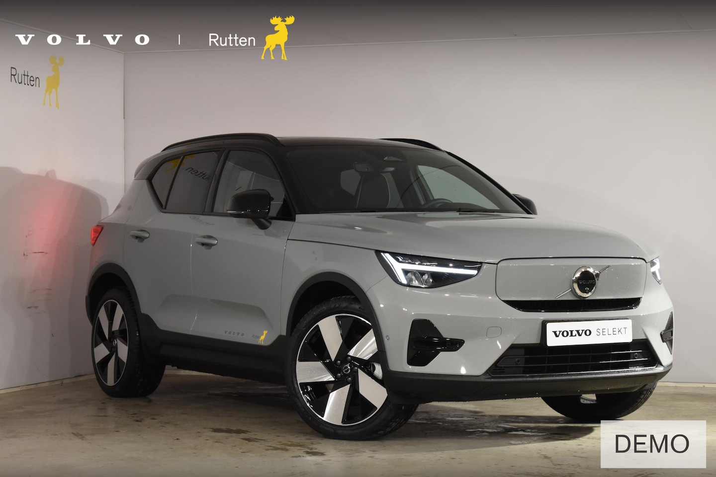 Volvo EX40 - 252PK Single Motor Extended Range 82 kWh Plus / Lounge pakket / Extra getint glas / Panora - AutoWereld.nl