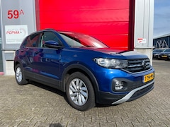 Volkswagen T-Cross - 1.0 TSI 110pk Life Automaat / Trekhaak / Navi via Apple/Android / Park sensoren voor/achte