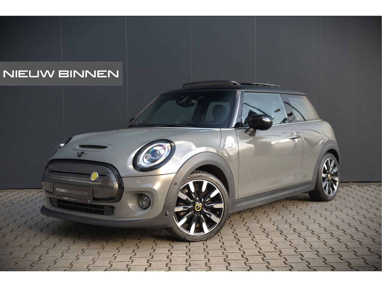 MINI Mini-Electric - Yours 33 kWh | Panoramadak | Harman Kardon | Head-Up Display | Union Jack | Black Pack | B - AutoWereld.nl