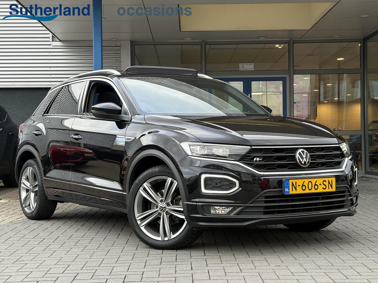 Volkswagen T-Roc - 1.5 TSI Sport Business R-Line | VOL! | Afneembare Trekhaak | Panoramadak | Beats Audio | S - AutoWereld.nl