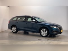 Skoda Octavia Combi - 1.0 e-TSI DSG Business Edition Stoelverwarming Panoramadak Navigatie
