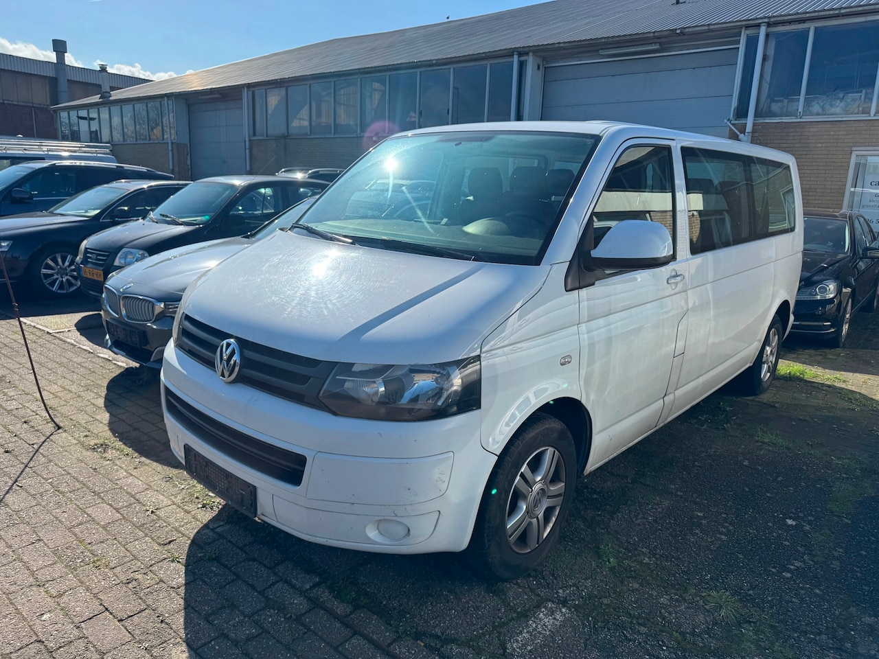 Volkswagen Transporter Kombi - 2.0 TDI L2H1 9 PERSON MOTOR DEFECT !!!!! - AutoWereld.nl