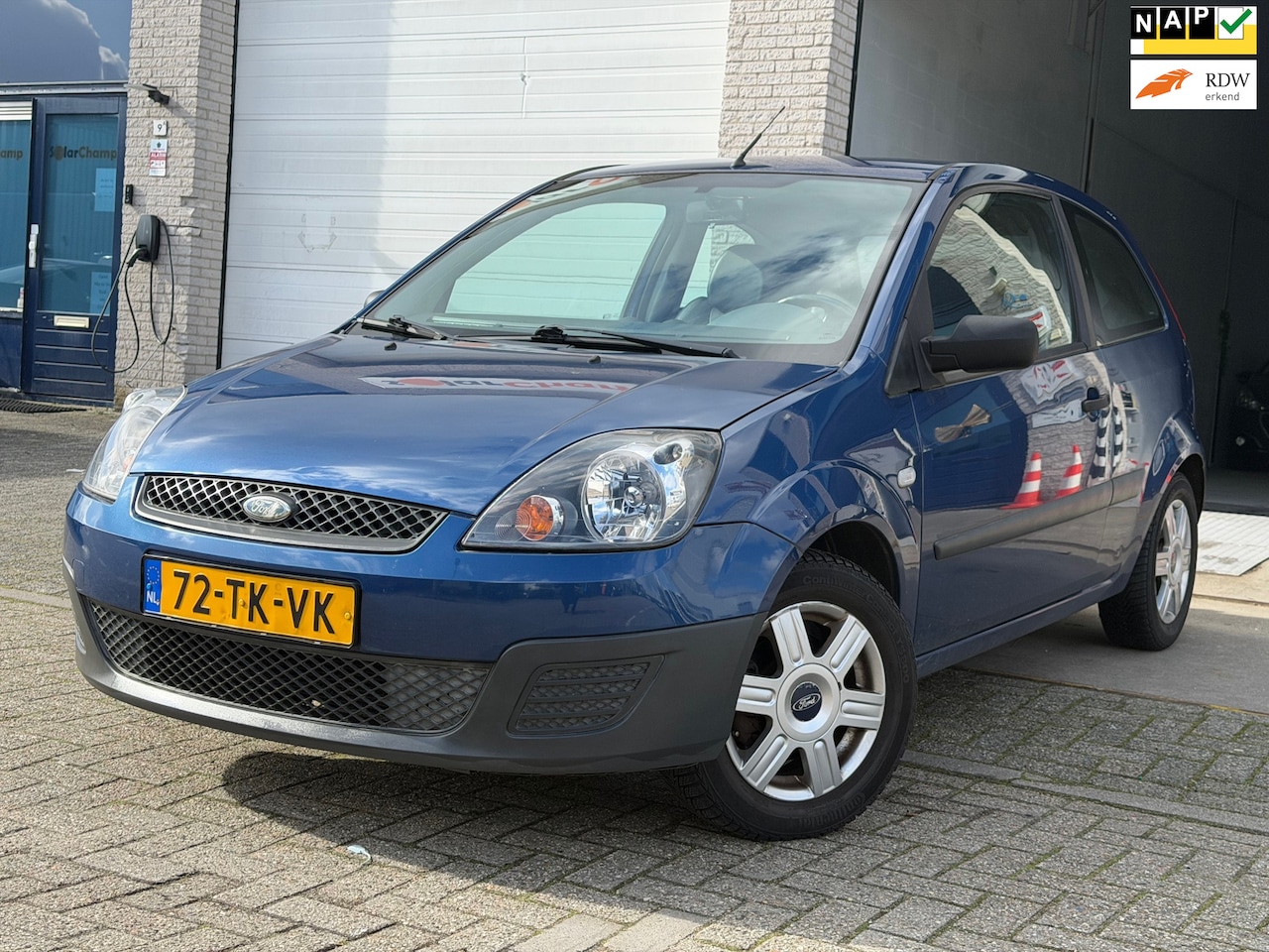 Ford Fiesta - 1.3-8V Champion/ 3drs/ nap/ dealeronderhouden/ 1jaar apk/ airco/ EL-ramen/ zeer nette auto - AutoWereld.nl