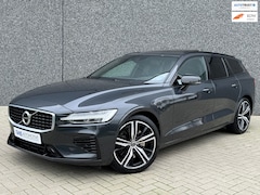 Volvo V60 - 2.0 T8 Twin Engine AWD R-Design | Pano | Dodehoekassistent | Carplay | Harman Kardon | Rij