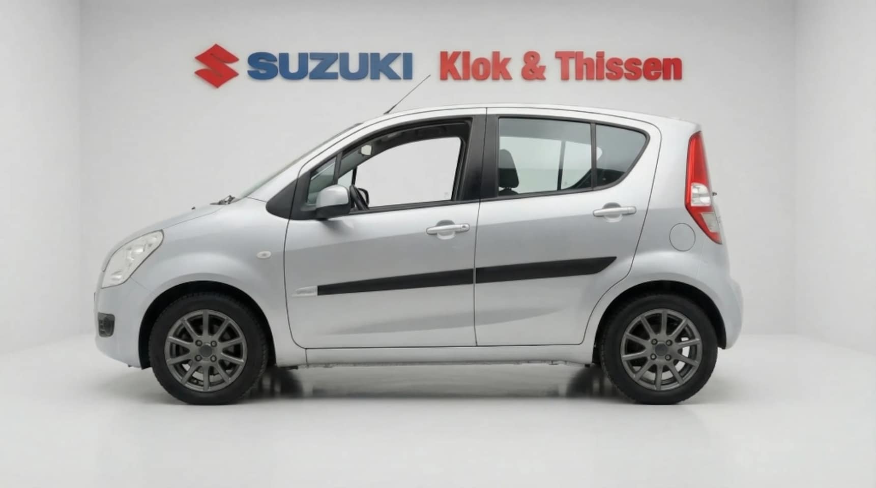 Suzuki Splash - Airco Sportvelgen Hoge zit e 1.0 VVT Comfort Airconditioning stootlijsten rondom 8 airbags - AutoWereld.nl