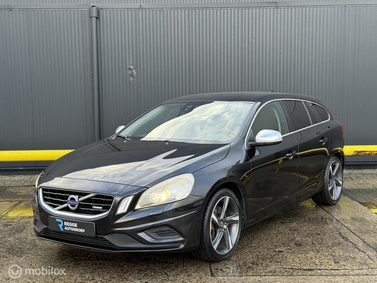 Volvo V60 - 2.0 T5 R-Design TREKHAAK - AutoWereld.nl