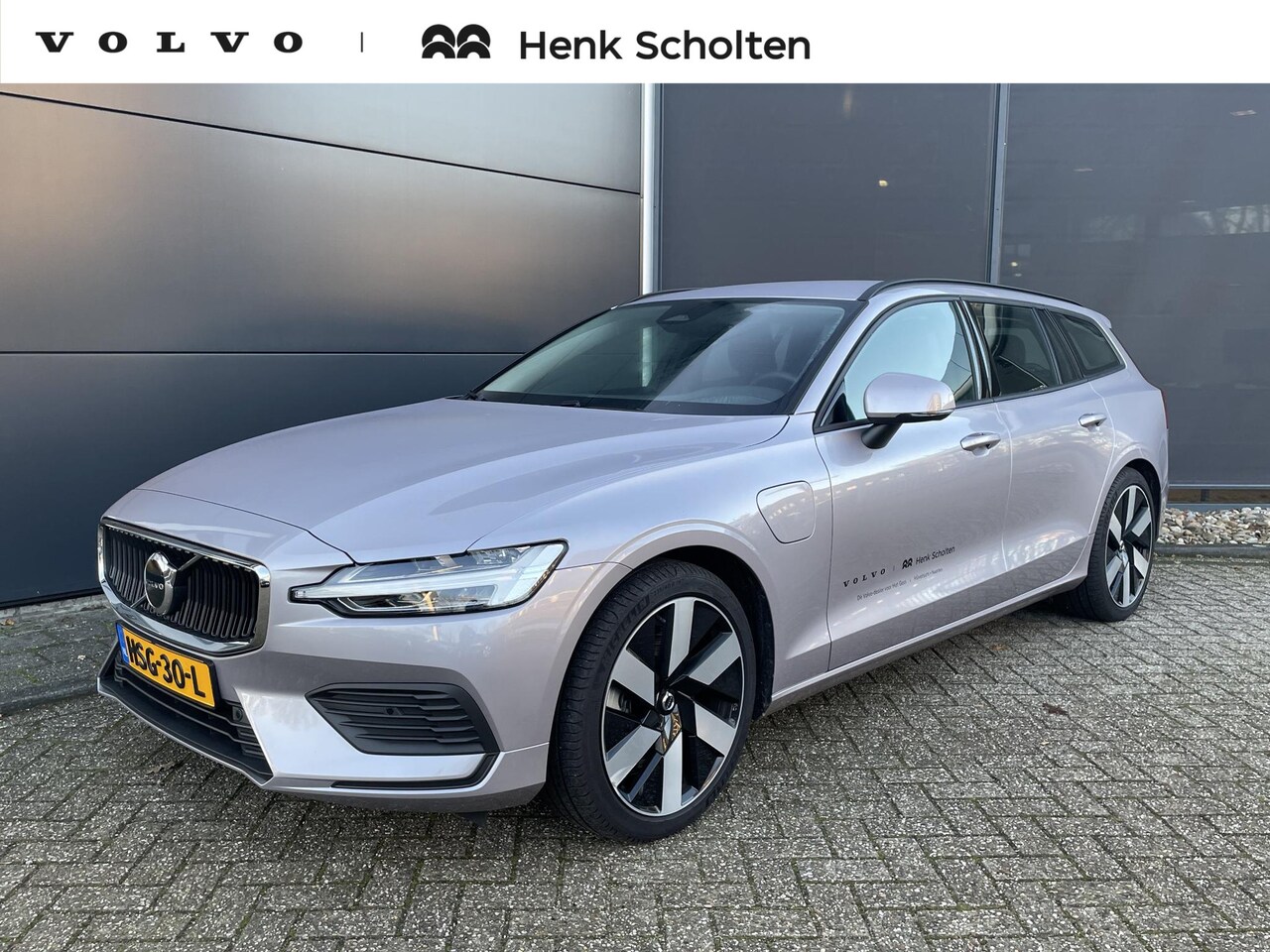 Volvo V60 - T6 Plug-in hybrid AWD Essential Edition | Verwarmbare voorstoelen en stuurwiel | Adaptive - AutoWereld.nl