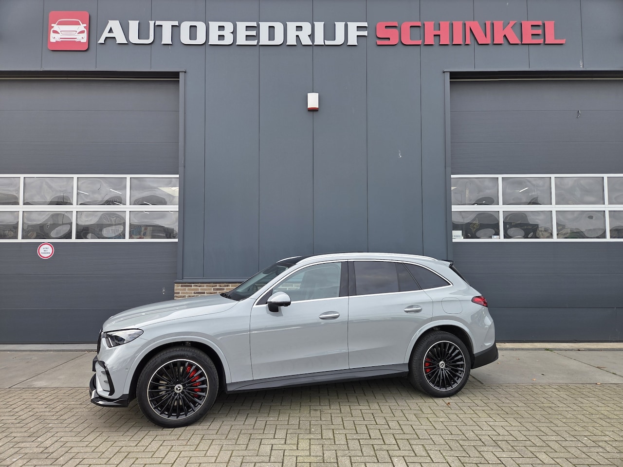 Mercedes-Benz GLC-klasse - 300e 4MATIC AMG HUD PANO LEDER 360 CAMERA TREKHAAK SFEERVERL. - AutoWereld.nl