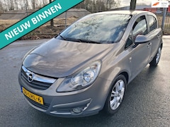Opel Corsa - 1.2-16V '111' Edition NW APK , BLANKE LAK SCHADE OP DAK
