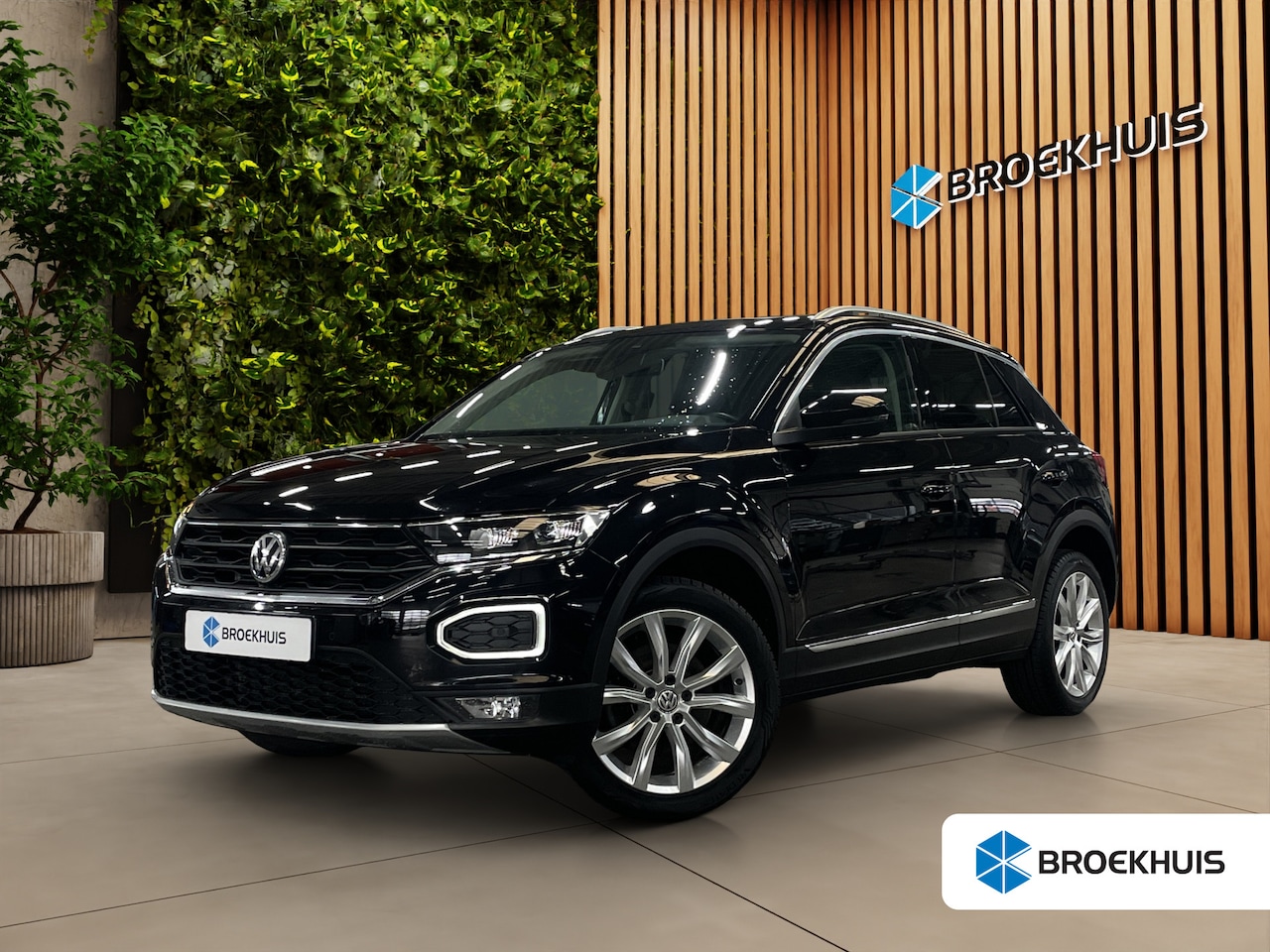 Volkswagen T-Roc - 1.5 TSI Sport | Panoramadak | Trekhaak | Stoelverwarming | Leder - AutoWereld.nl