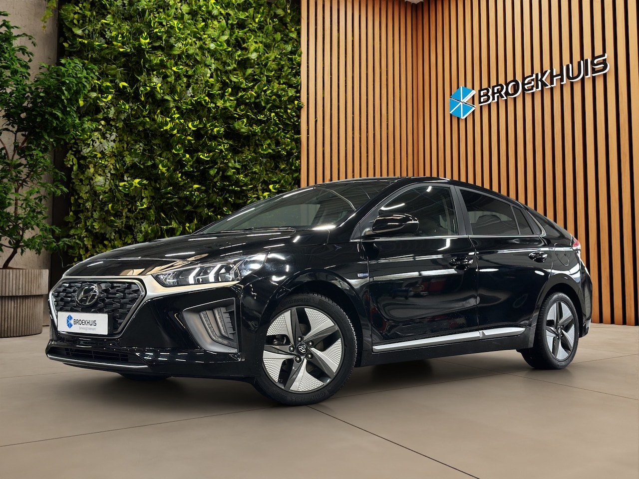 Hyundai IONIQ - 1.6 GDi Premium - Plus Design | Adaptive Cruise Control | Camera | CarPlay - AutoWereld.nl