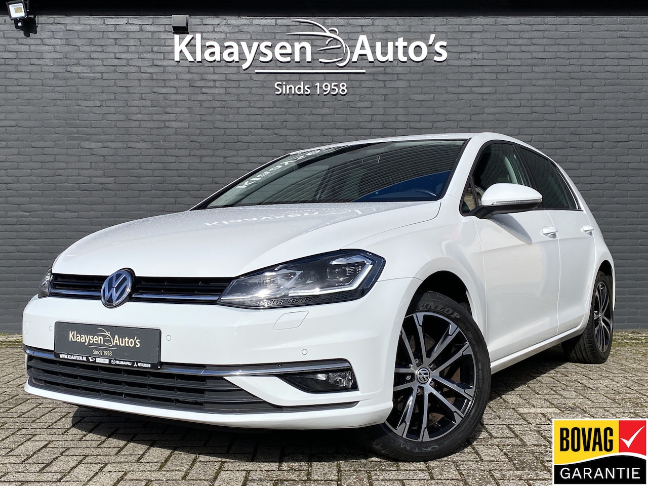 Volkswagen Golf - 1.5 TSI Highline 150 pk AUT. | navigatie | adapt. cruise | parkeersensoren | alcantara int - AutoWereld.nl