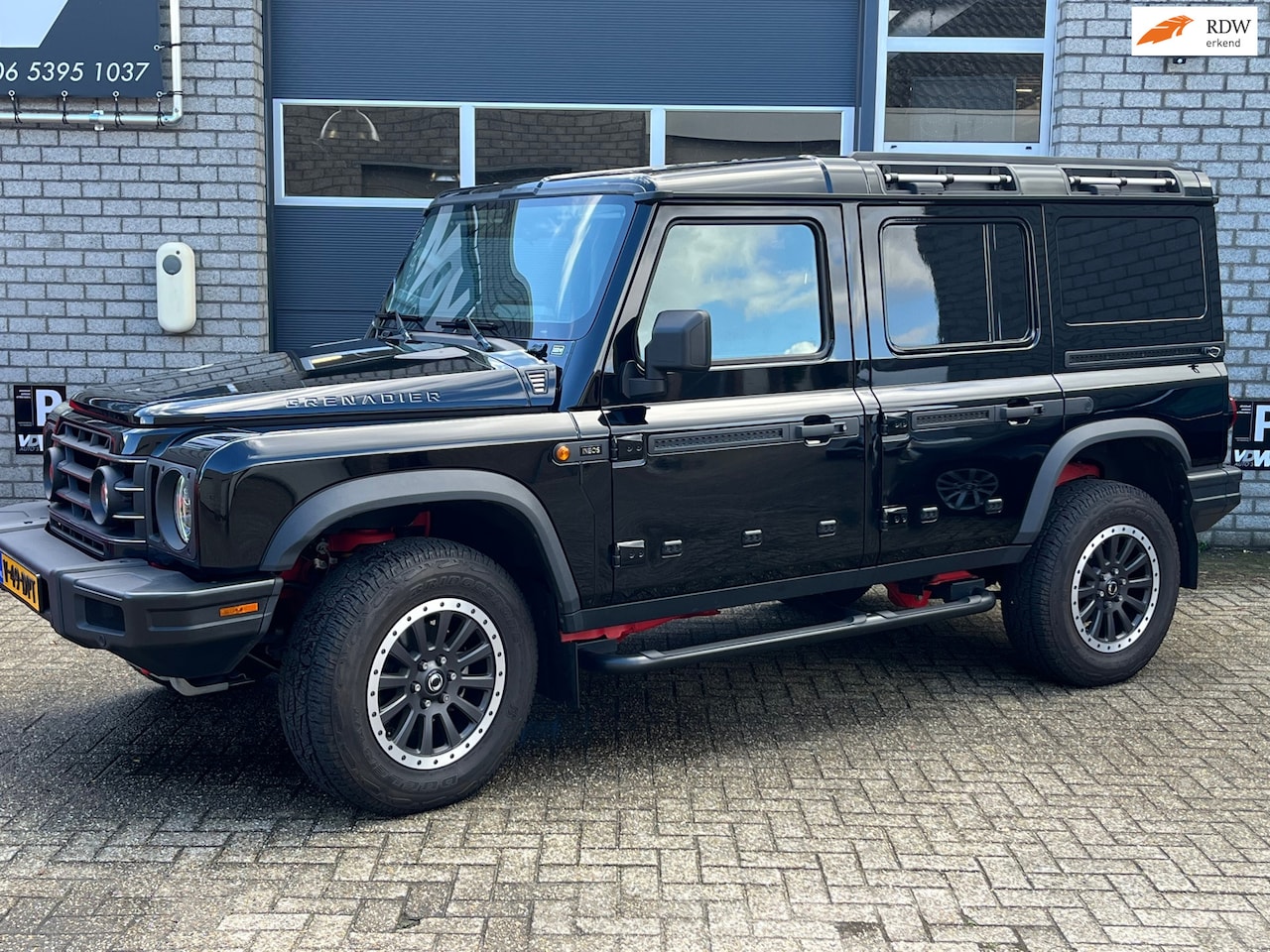 INEOS Grenadier - 3.0 St Utility Wagon 5p. Benzine grijs kenteken . - AutoWereld.nl