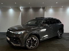 Volkswagen Tiguan - 1.5 eHybride 272 PK R-Line Business+ | Panodak | Camera | IQ Light |