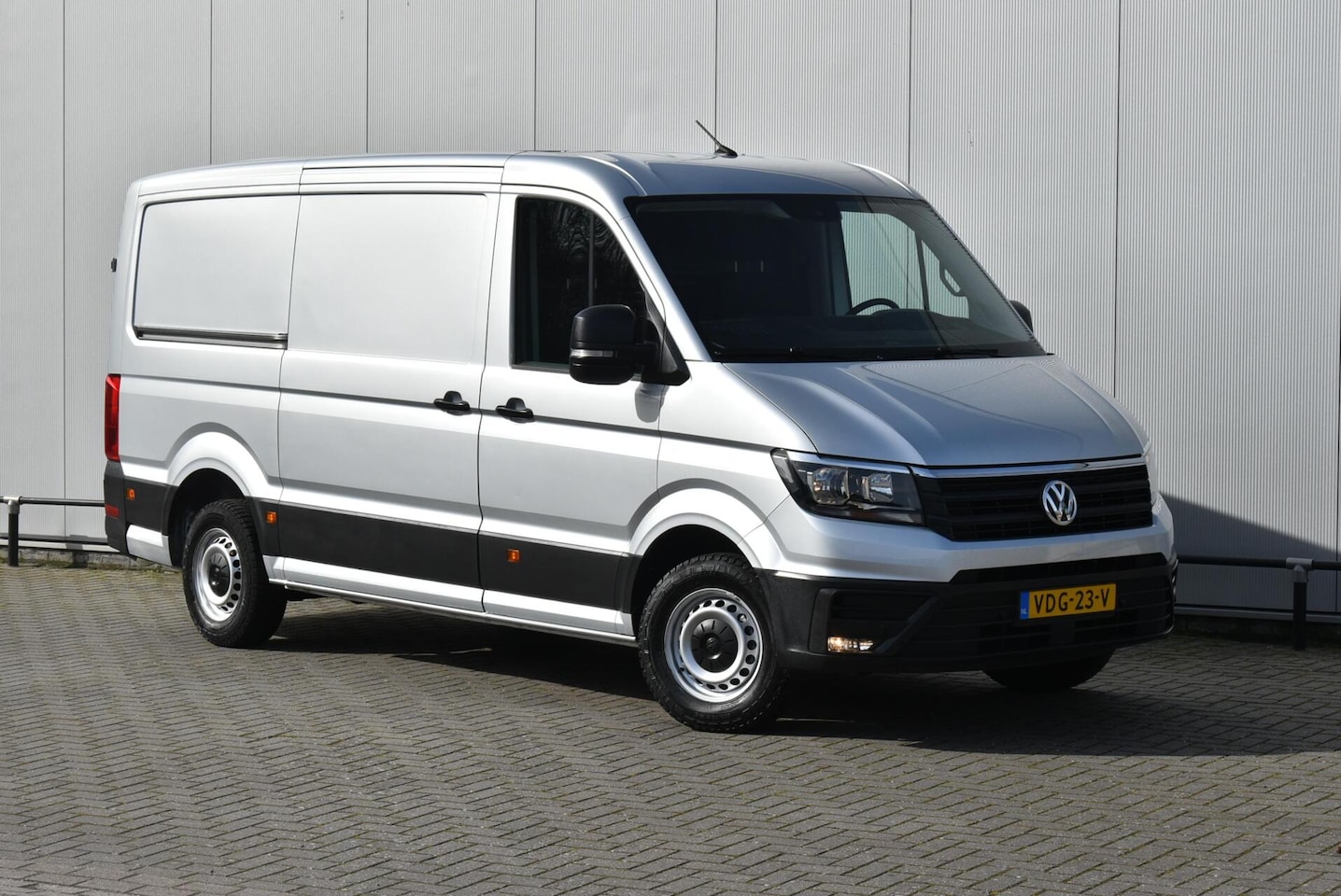 Volkswagen Crafter - 2.0 TDI L3H2 Airco Navi Cruise PDC Apple - AutoWereld.nl