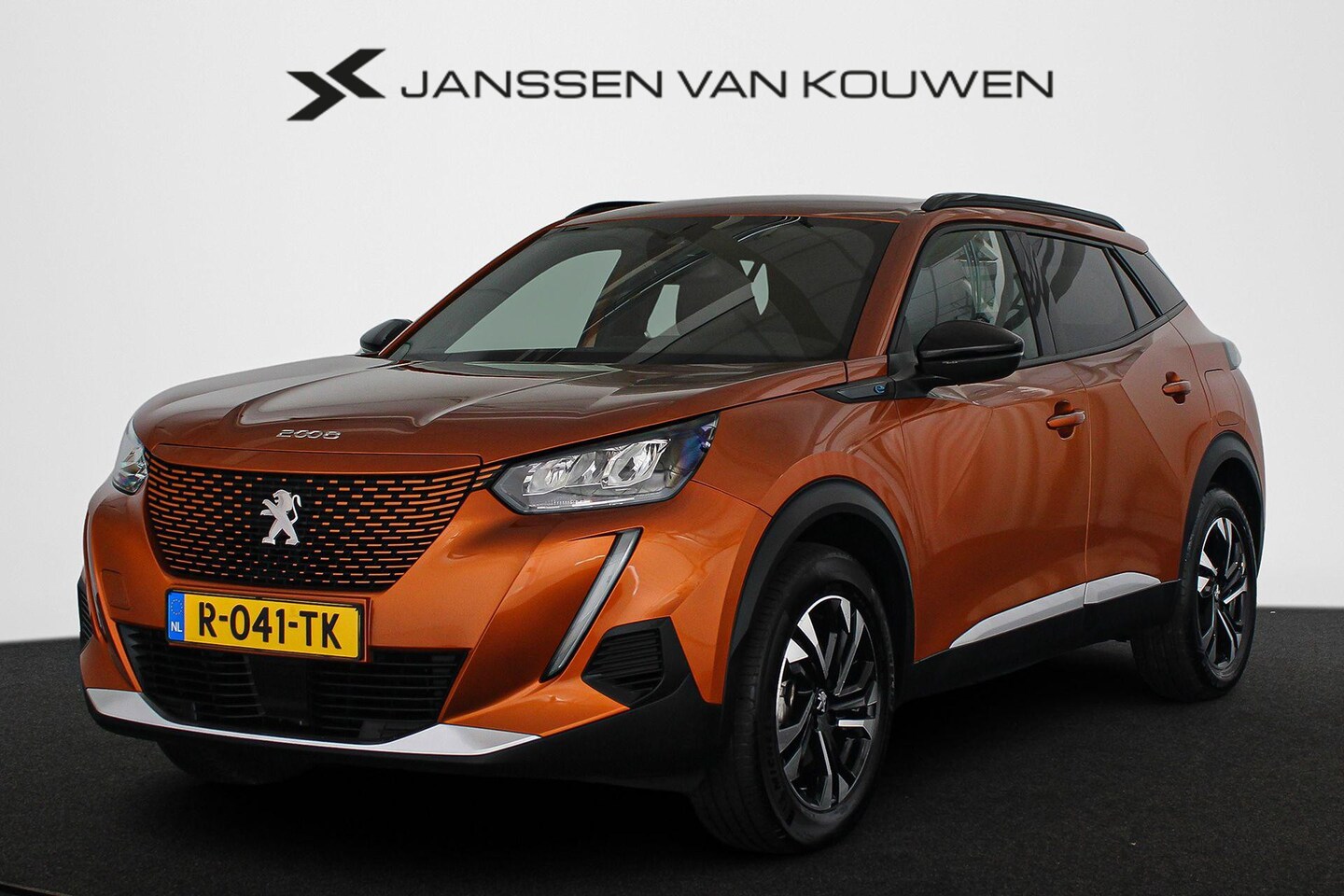 Peugeot e-2008 - EV Allure Pack 50 kWh Stoelverwarming Camera 17" LMW - AutoWereld.nl