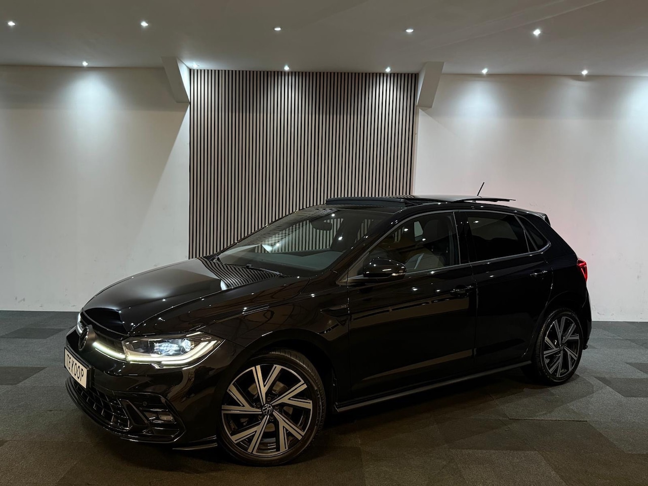 Volkswagen Polo - 1.0 TSI R-Line PANO | KEYLESS | ACC | CAM | PDC | SFEERVER. | CLIMA | En nog veel meer... - AutoWereld.nl