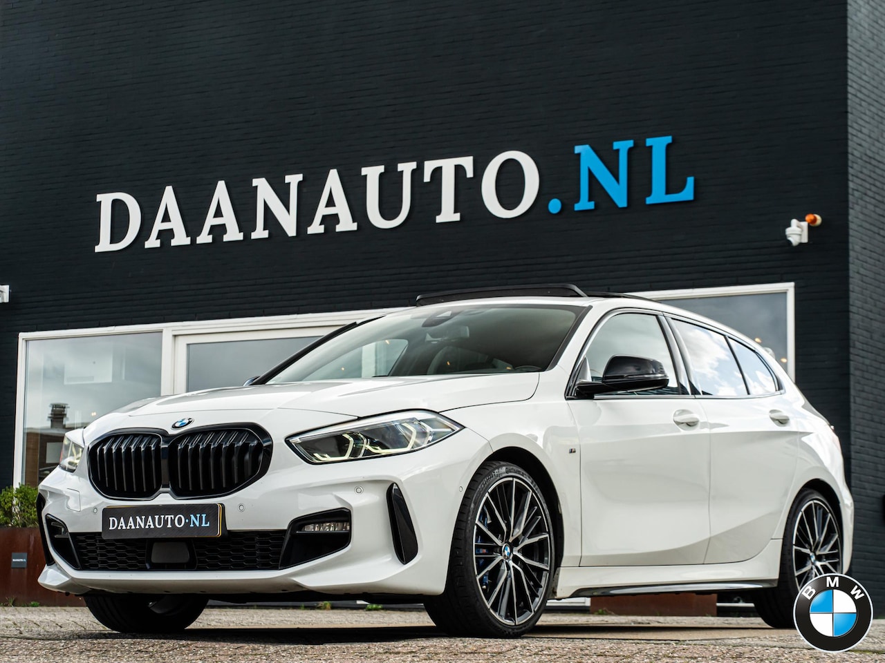 BMW 1-serie - 118i High Executive Pano HK Service incl 10/29 - AutoWereld.nl
