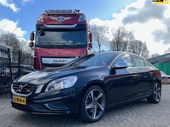 Volvo S60 - 1.6 T4 R-Design/NAP/Automaat/Navi/Cruise/Airco/Stoelverwarming