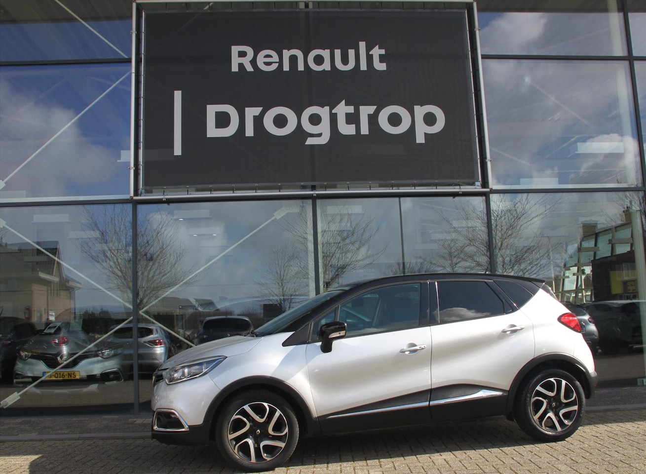 Renault Captur - 90PK-DYNAMIQUE-128DKM-NAVI-CLIMA-CRUISE-TREKH- - AutoWereld.nl