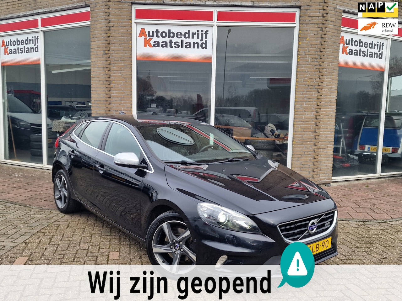 Volvo V40 - 1.6 T3 R-Design - Pano - Leer - Pdc - Navi - - AutoWereld.nl