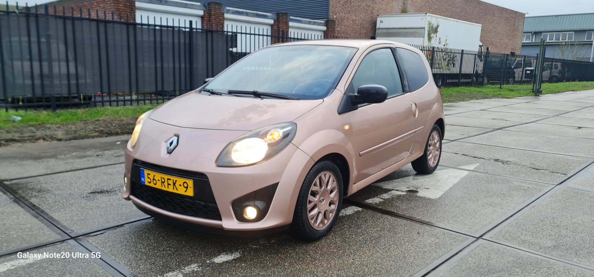 Renault Twingo - 1.2-16V Miss Sixty Airco Gehele distributie nieuw grote beurt gehad TOP STAAT - AutoWereld.nl