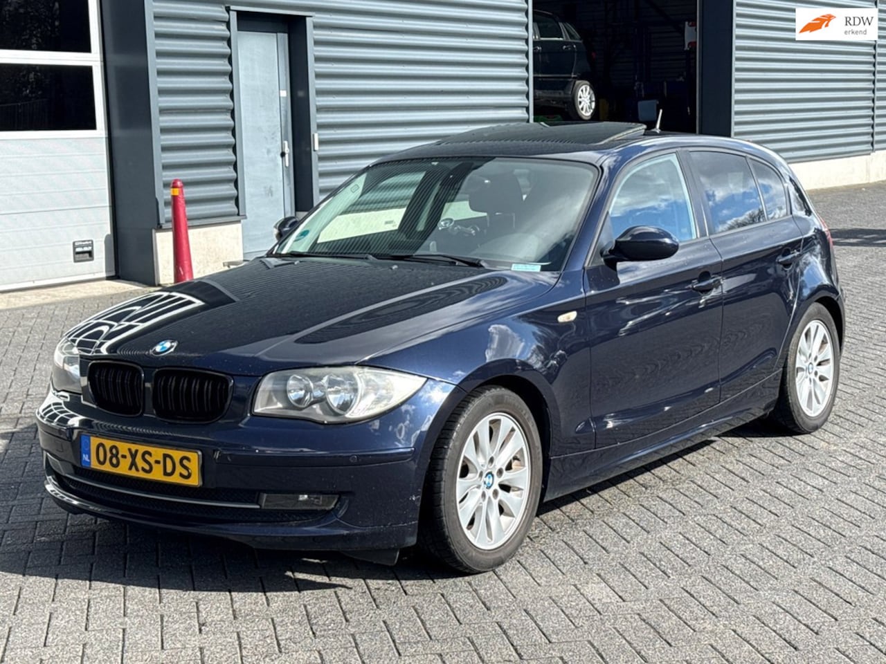 BMW 1-serie - 118i Business Line 118i Business Line, panoramadak, memory seat, stoelverwarming - AutoWereld.nl