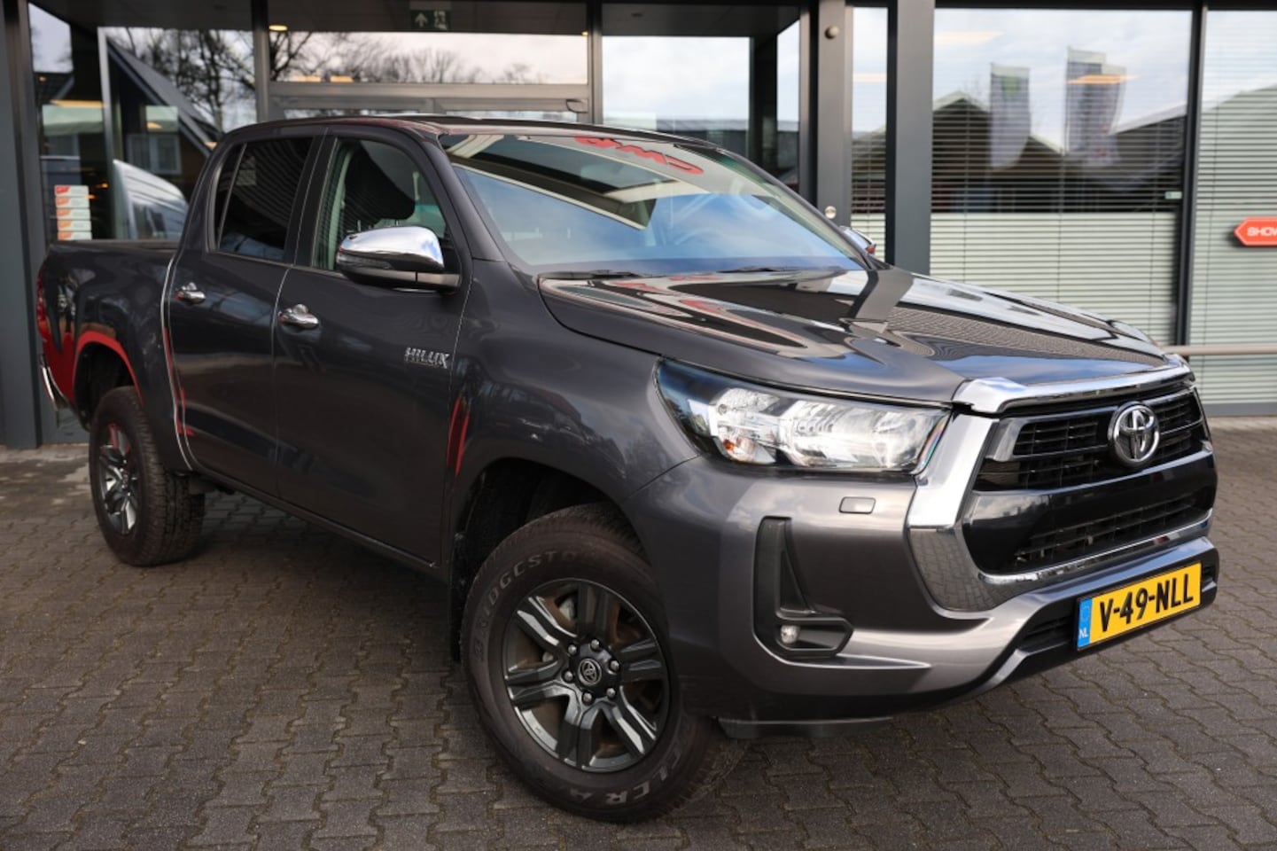 Toyota HiLux - 2.4 D-4D DUBBEL CABIN PROFESSIONAL A/T 2 ZITS 4WD VAN - AutoWereld.nl