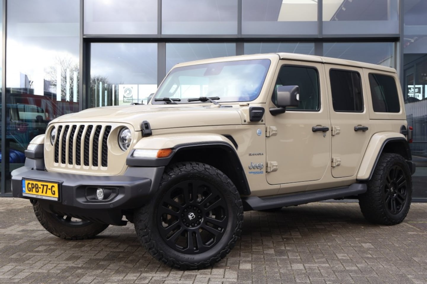 Jeep Wrangler - 4XE 380 Plug In Hybrid SAHARA / GOBI / 20 inch Bawarrion - AutoWereld.nl