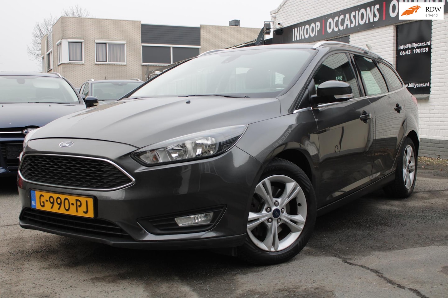 Ford Focus Wagon - 1.5 Titanium | Airco | Parkeersensoren / Elec ramen | Trekhaak - AutoWereld.nl