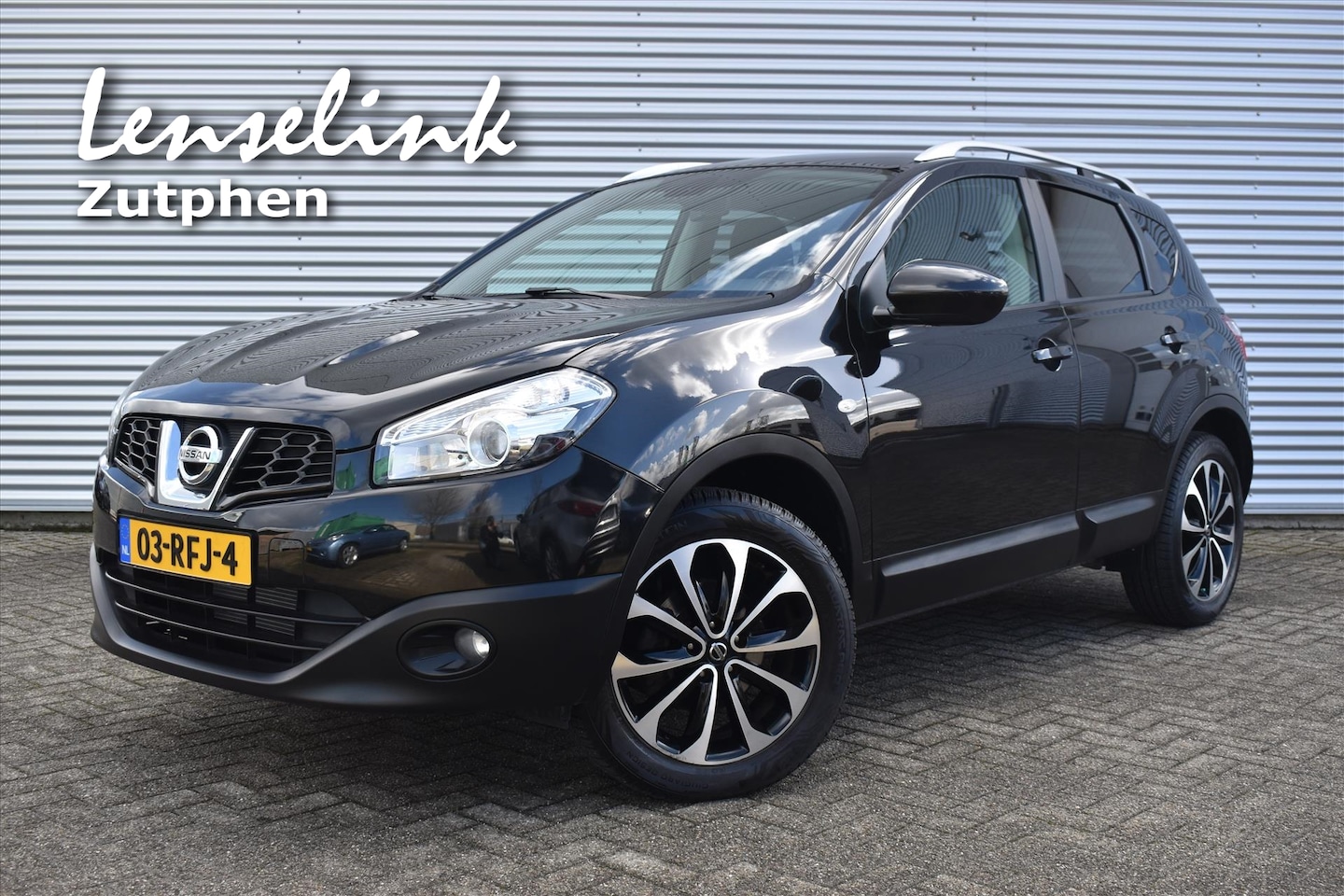 Nissan Qashqai - 2.0 Connect Edition | Panorama dak | Camera | Trekhaak | Elek. airco | Alle seasons | Rijk - AutoWereld.nl