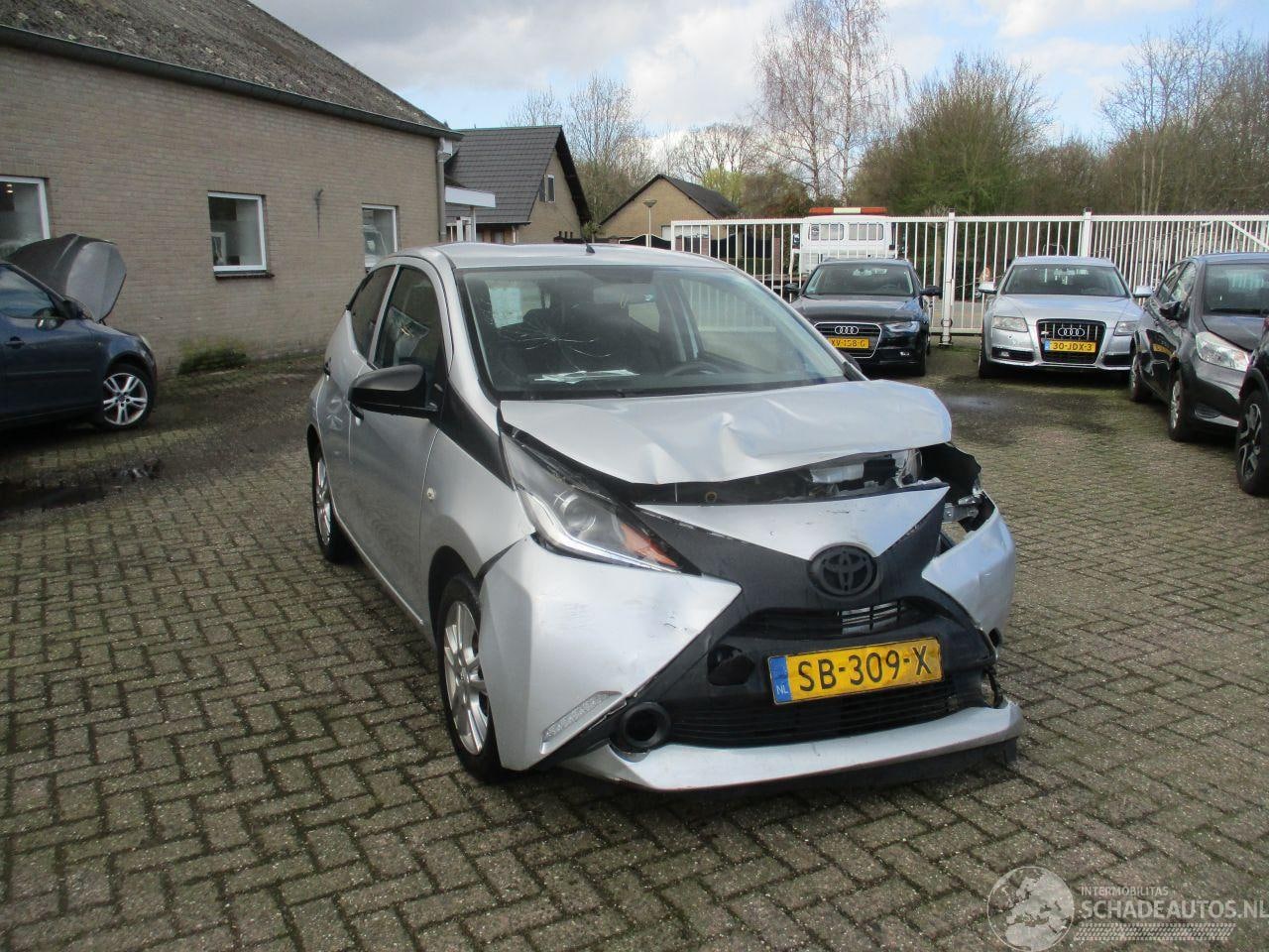 Toyota Aygo - 1.0 VVT-i x-fun REST BPM €300,-!!! - AutoWereld.nl