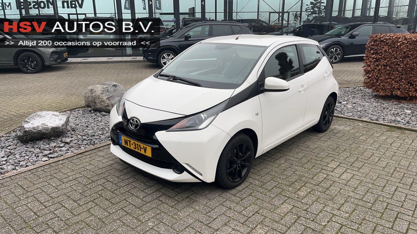 Toyota Aygo - 1.0 VVT-i x-play airco LM 4-deurs - AutoWereld.nl