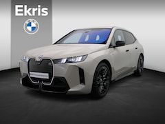 BMW iX - xDrive M70 112 kWh M Sportpakket Pro | Trekhaak | Stoelventilatie | Driving Assist Prof |
