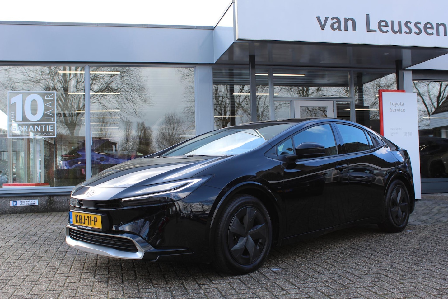 Toyota Prius - 2.0 Plug-in Hybrid 220 EXECUTIVE STUUR/STOEL&WISSERVERW. DODEHOEKDETECTIE LED DAB NAVI SEN - AutoWereld.nl