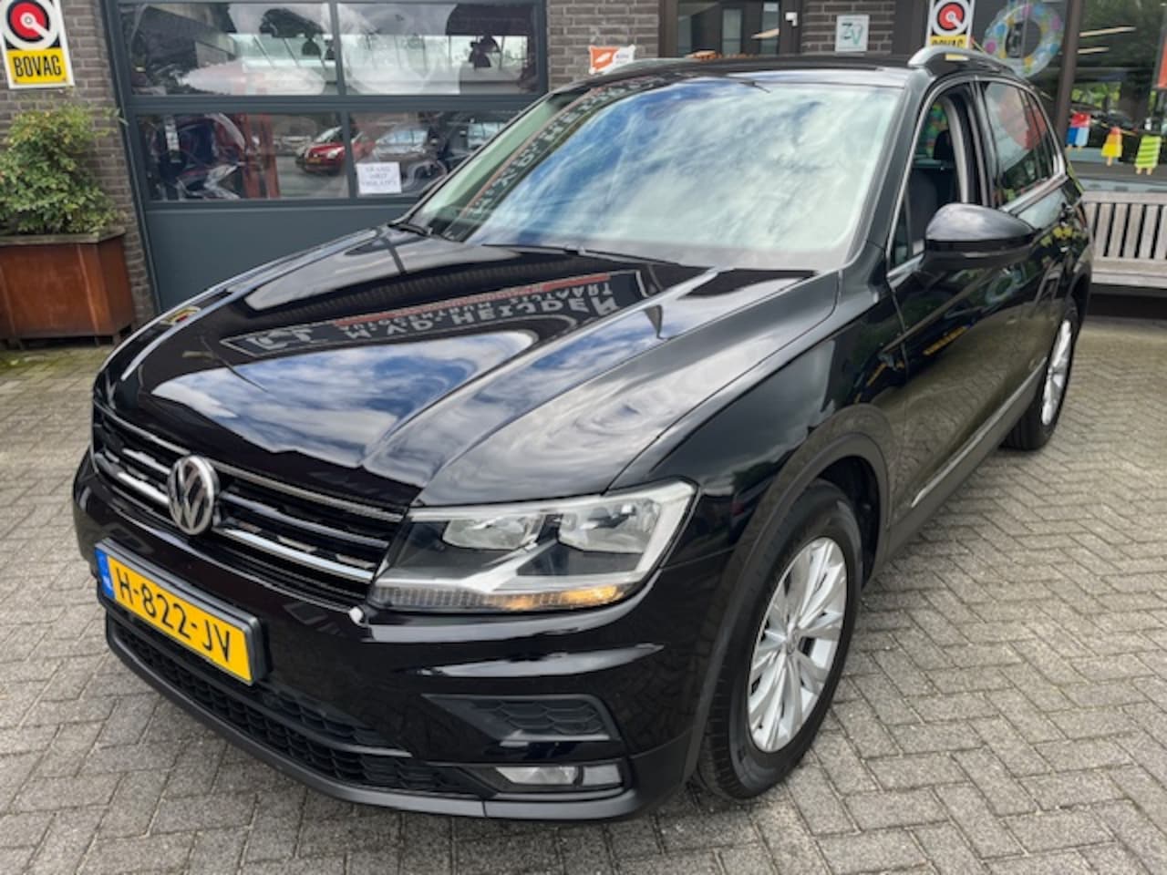 Volkswagen Tiguan - 1.5 TSI CarPlay Trekhaak Navigatie - AutoWereld.nl