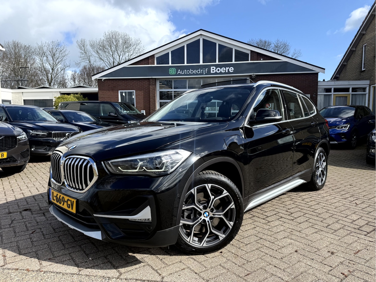 BMW X1 - xDrive25e High Executive Edition Panoramadak, Camera, 18''Lmv, - AutoWereld.nl