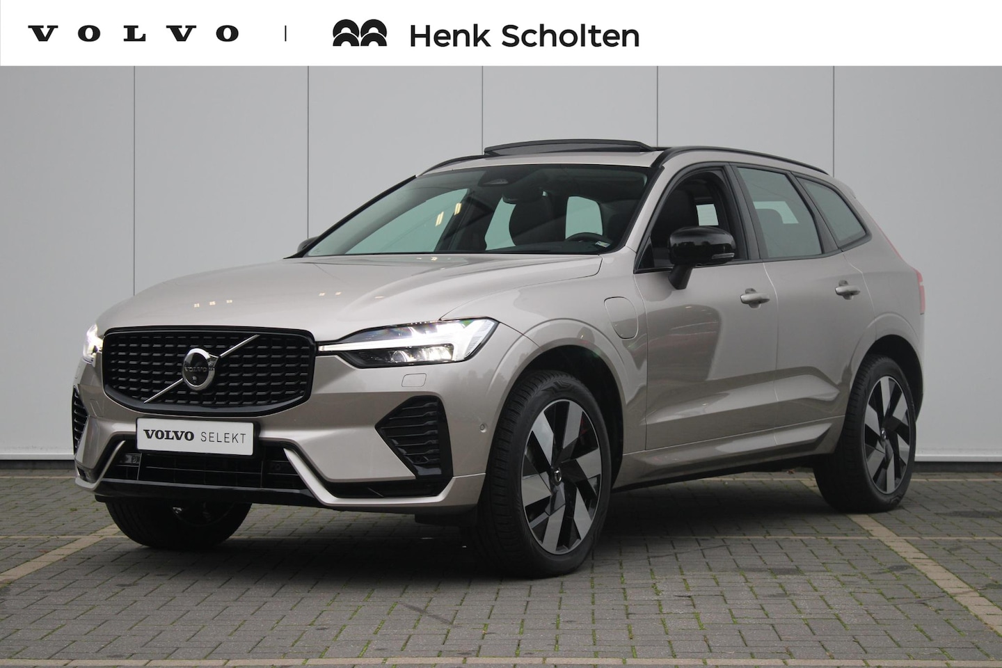 Volvo XC60 - T6 Plug-in hybrid AWD Ultra Dark | Panoramadak met Schuif-/Kantelfunctie | Semi- Elektrisc - AutoWereld.nl