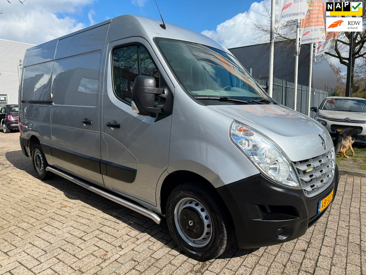 Renault Master - T35 2.3 dCi L2H2 Eco DC automaat, airco, cruise control, trekhaak 2 x schuifdeur, navigati - AutoWereld.nl