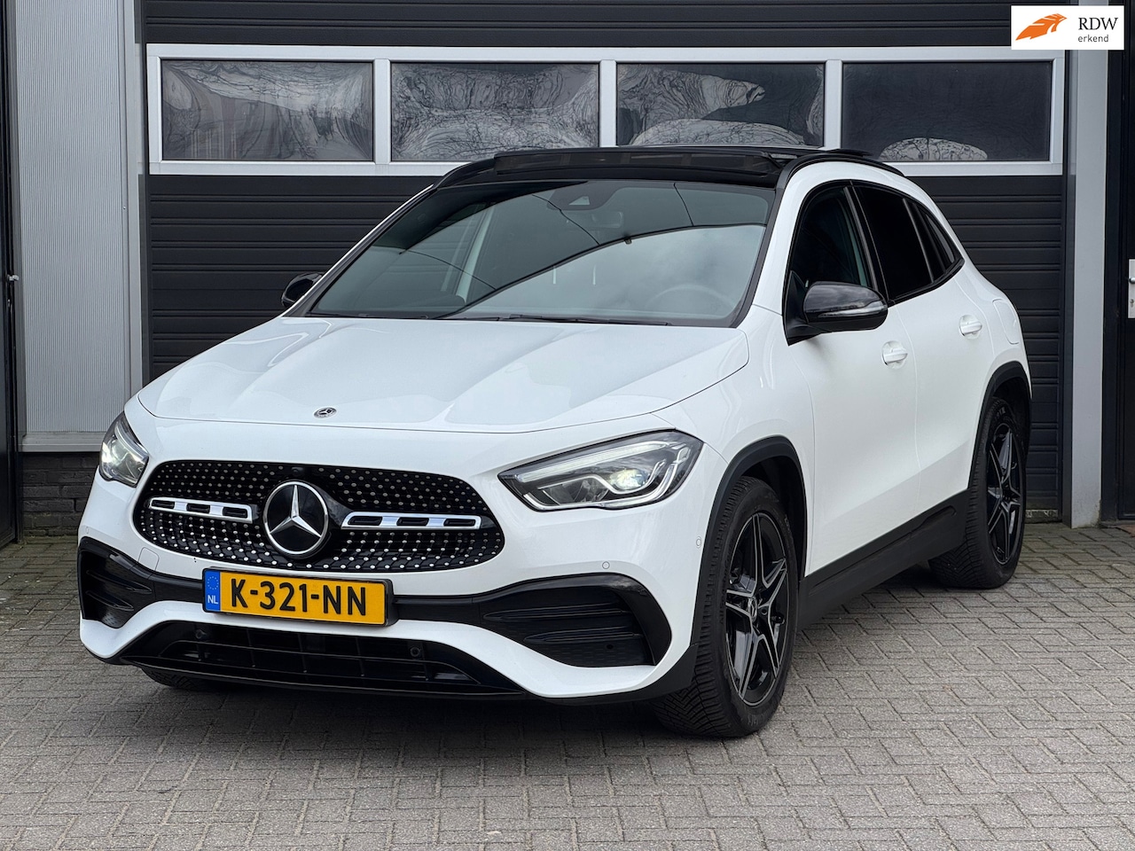 Mercedes-Benz GLA-Klasse - 200 AMG Pano, Led, Widescreen, Camera, Ambient - AutoWereld.nl