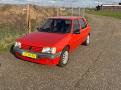 Peugeot 205 - 1.4 Forever met nieuwe apk (2 jaar geldig)