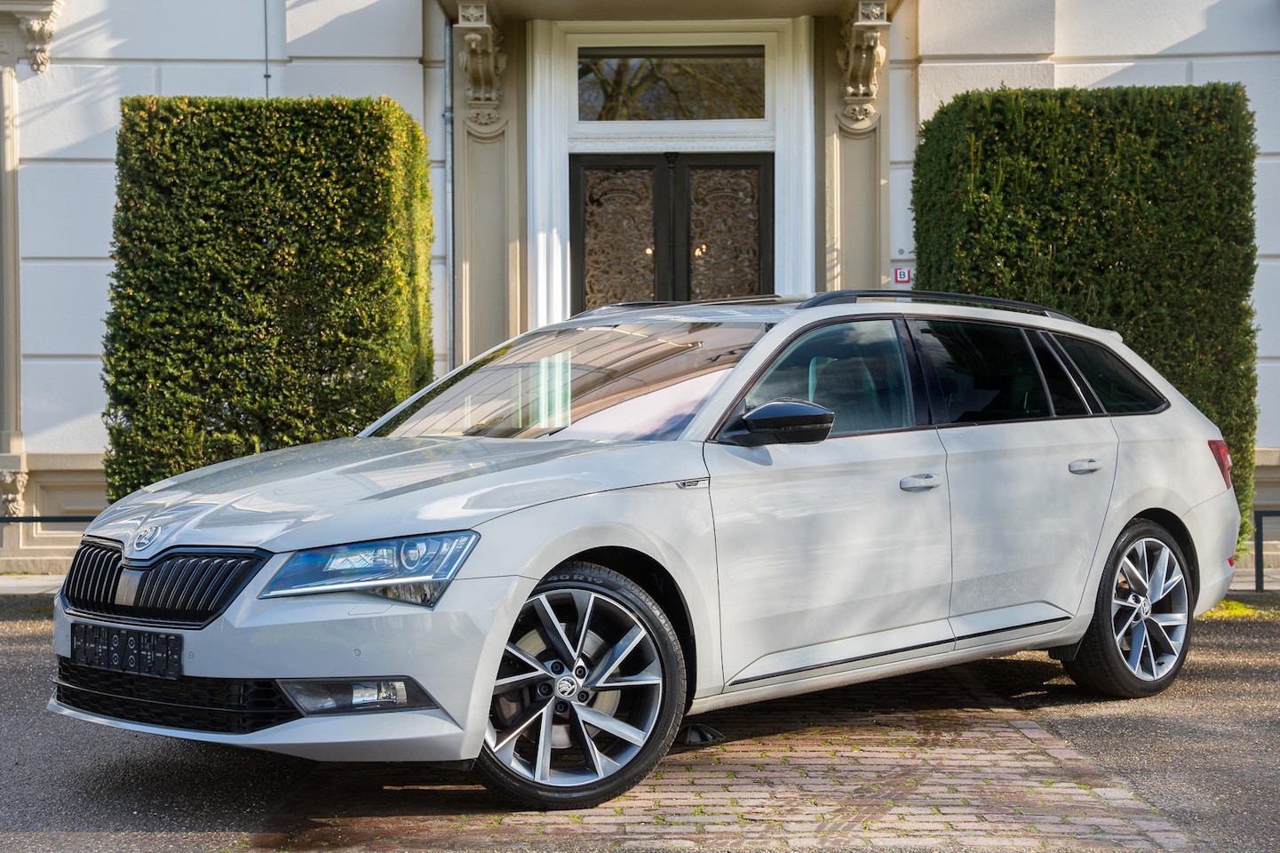 Skoda Superb Combi - 2.0 TSI 4x4 Sportline TREKHAAK | PANO | ACC | CANTON | DCC | CAMERA - AutoWereld.nl