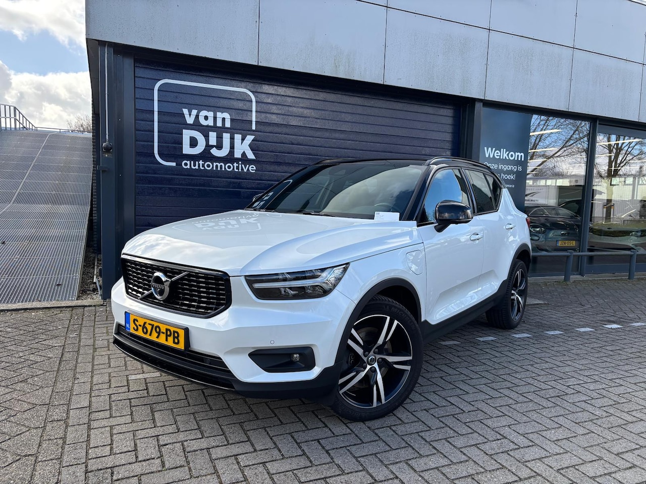 Volvo XC40 - 1.5 T4 Recharge R-Design Panoramadak lederen bekleding Harman & Kardon geluidsinstallatie - AutoWereld.nl