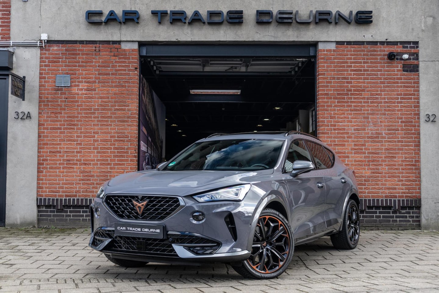 CUPRA Formentor - 1.4 e-Hybrid VZ Copper Pano / 360 / Trekhaak - AutoWereld.nl