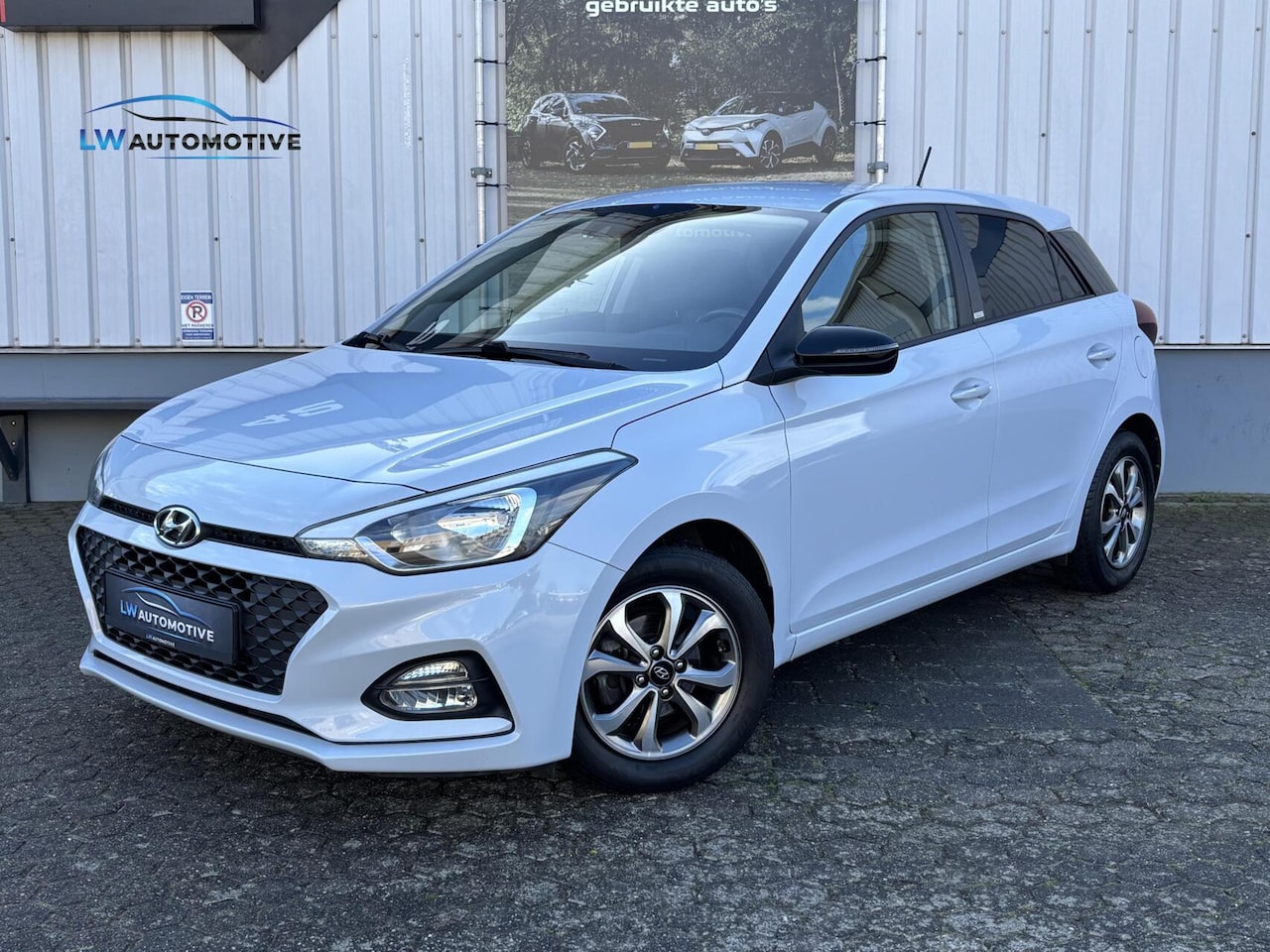 Hyundai i20 - 1.2 HP 84pk Comfort | Carplay | Camera | Stoel+stuurverwarming - AutoWereld.nl