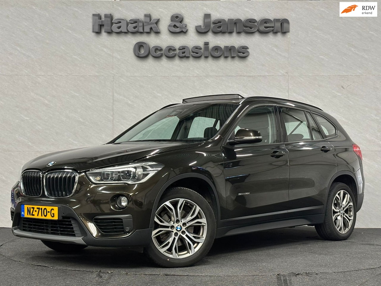 BMW X1 - SDrive18i Executive Panoramadak Harman kardon - AutoWereld.nl