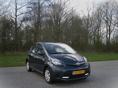 Toyota Aygo - 1.0 VVT-i Aspiration . AUTOMAAT . flipper op het stuur . 5 Drs . Airco . enz